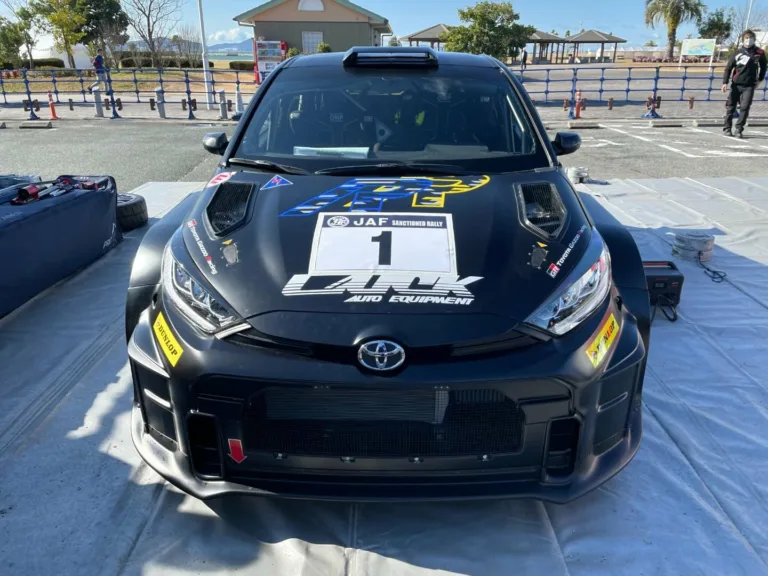 Kovalainen betegség miatt nem indult, Katsuta édesapja nyerte a japán szezonnyitót