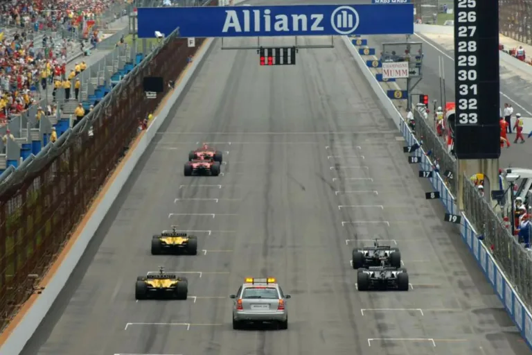 Teljes szezon futam nélkül, verseny hat autóval, dupla pontok – a Forma–1 egyedi esetei