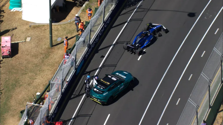 Vétlen versenyzőjét büntetheti az F1-es csapat, amiért a másik rommá törte az autót