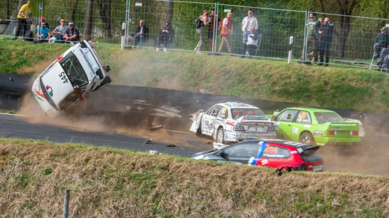 Hatalmas balesettel indult a rallycross hétvége Máriapócson