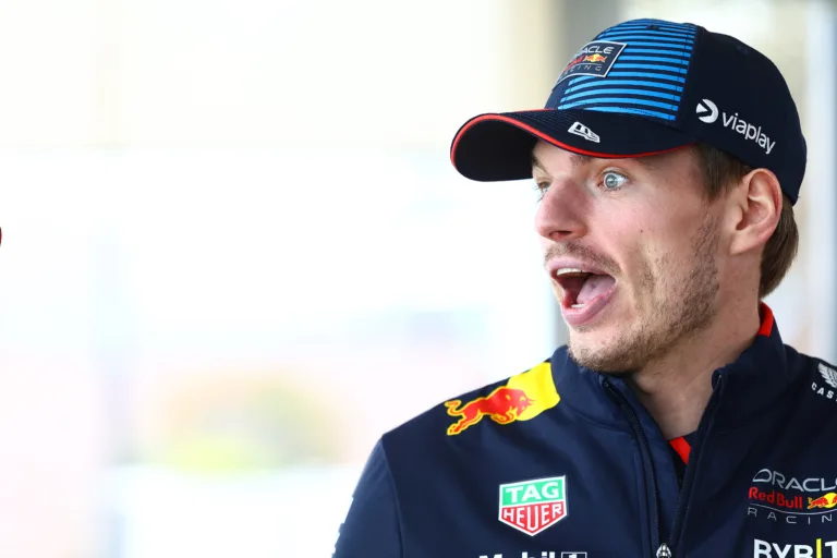 Verstappen leszámolt a pletykákkal és megerősítette, hogy marad a Red Bullnál – vagy mégsem