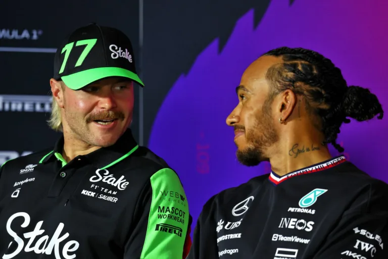 Bajuszától és Bundesliga-frizurájától is megválna a finn pilóta, ha Hamilton helyére ülhetne