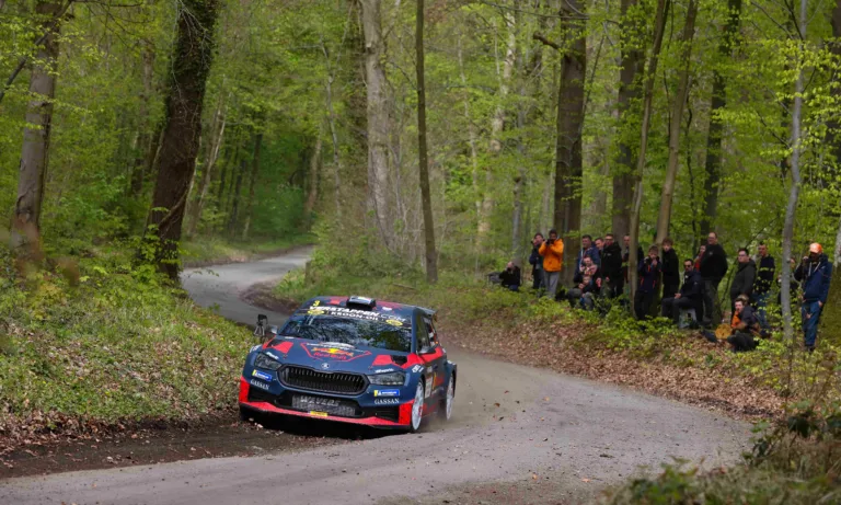 Jos Verstappen az élről esett ki, hatalmas csatában dőlt el a Belga Rally Bajnokság második versenye