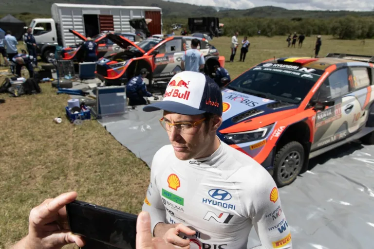 Neuville: A WRC a gyártók érdekeivel szemben halad