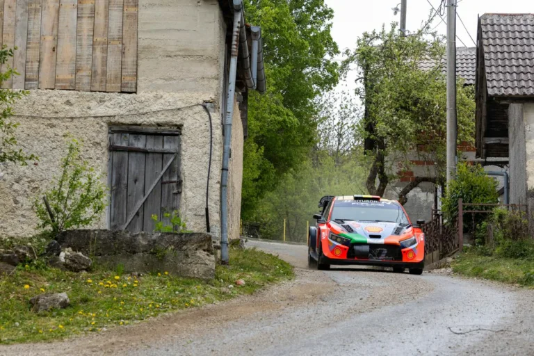 Neuville nagy csatában nyerte a Horvát Rally első felét