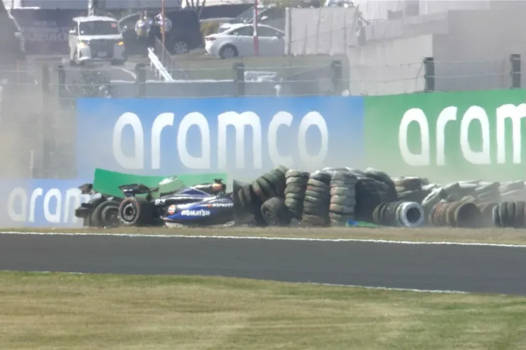 Eldőlt, hogy jár-e büntetés a szuzukai rajt utáni baleset miatt