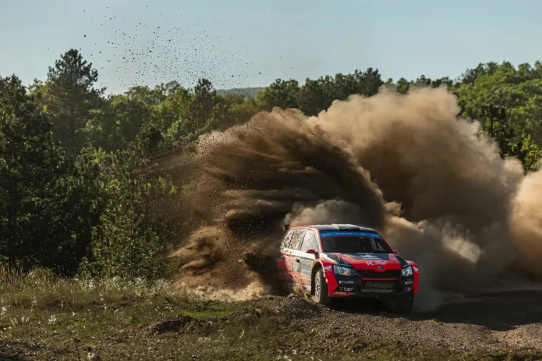 Ranga Péter Eb pontszerző és ORB 2. helyről kényszerült kiállni, Paddon már dobogón a V-Híd Rally Hungaryn