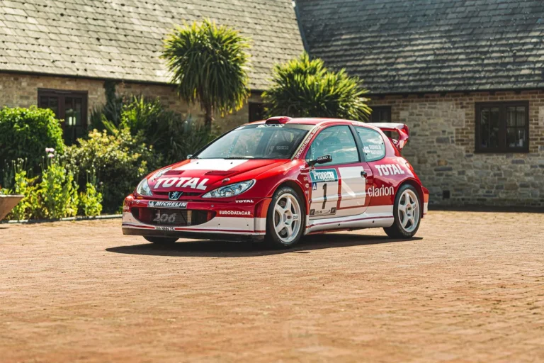 Eladó a Peugeot 206 WRC, mellyel Grönholm, Burns, Panizzi és Rovanpera is versenyzett