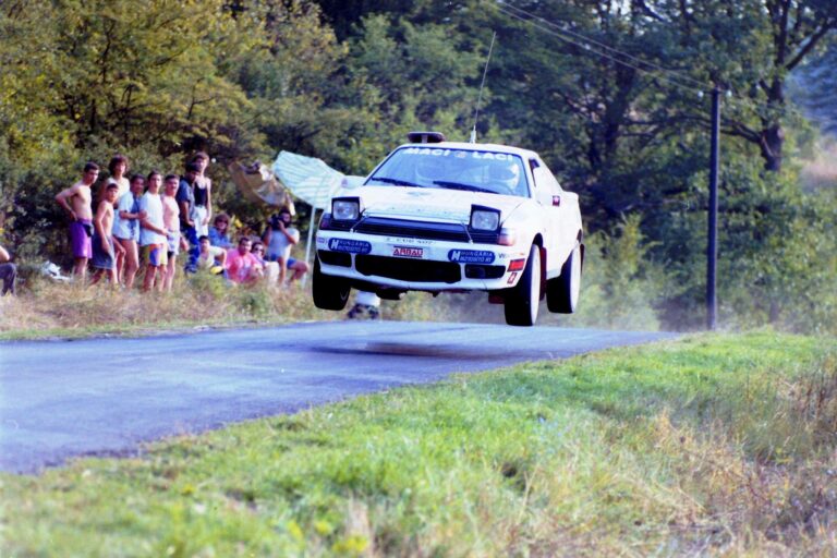 30 éve: Ifj. Tóth János nyerte az első Miskolc Rallyt és életben tartotta bajnoki esélyeit