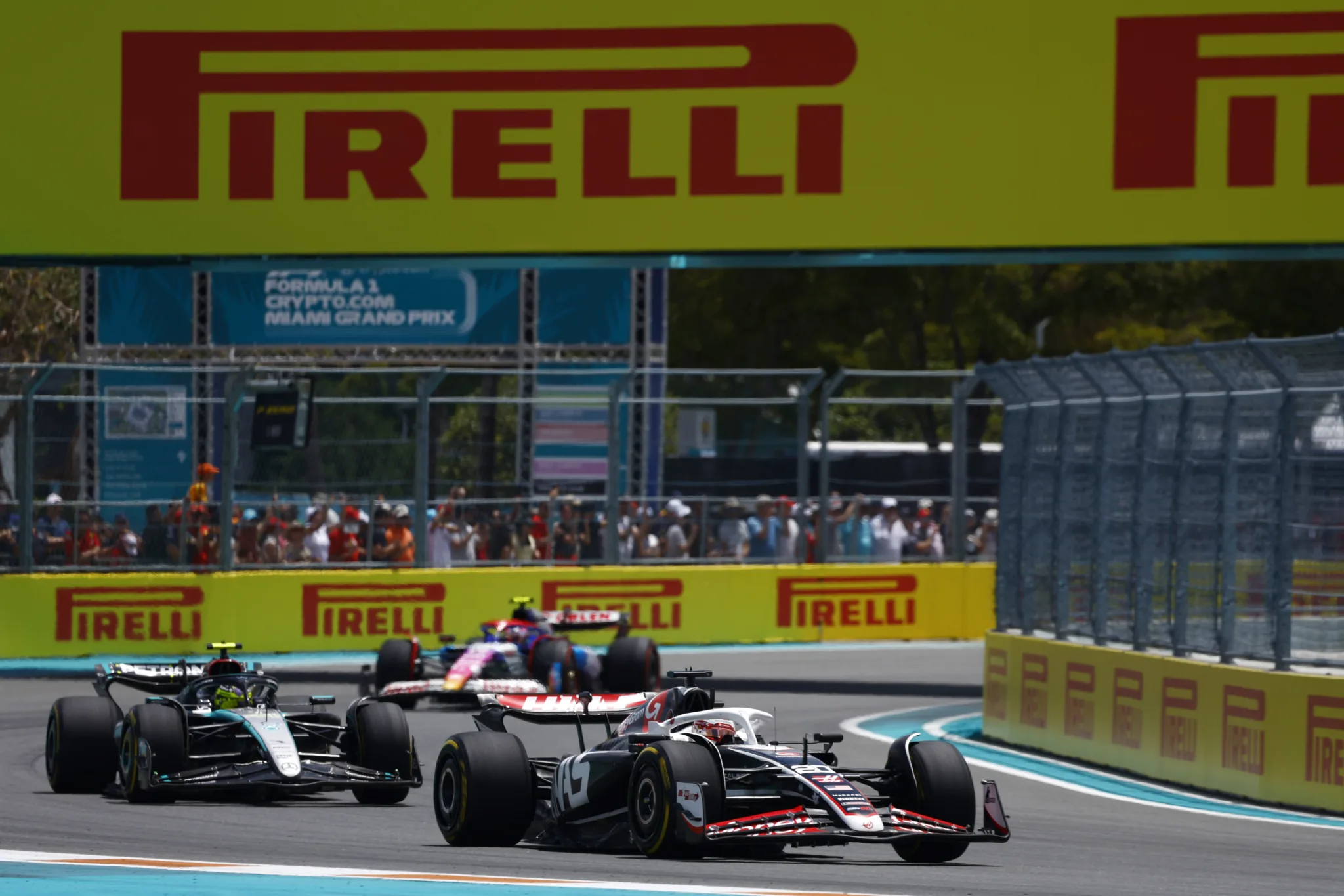 Forma-1, Kevin Magnussen, Haas, Lewis Hamilton, Mercedes, Cunoda Júki, RB, Miami Nagydíj 2024, szombat