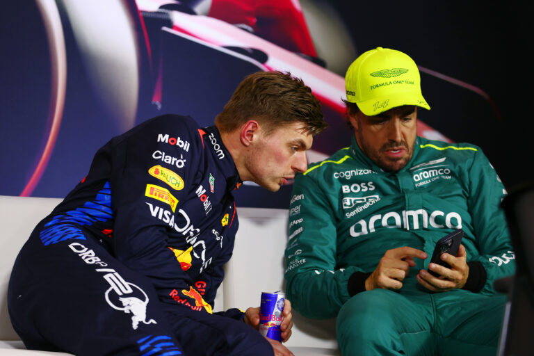 Kiváló pilóták, jó viszonyban is vannak, mégis rosszul sülne el Verstappen és Alonso párosa?