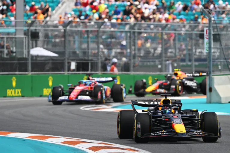 Ricciardo remekelt, Magnussen Hamiltonnal izmozott, Verstappen a szokásost hozta a sprinten