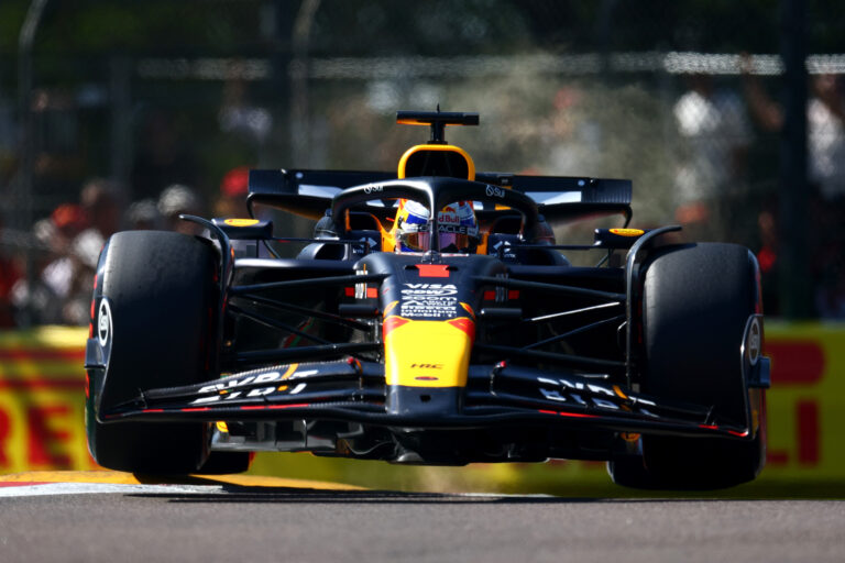 Verstappen egy időmérőn állította be Senna és Prost nagy sorozatát is