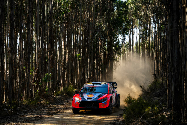 Tanak támadásba lendült Portugáliában, ezúttal a WRC2-ben volt dráma