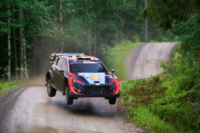 Neuville optimista a gyors WRC-futamok előtt