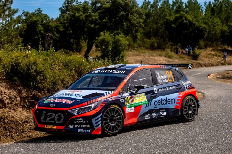 Önhibáján kívül szakadt meg Kris Meeke veretlensége Portugáliában