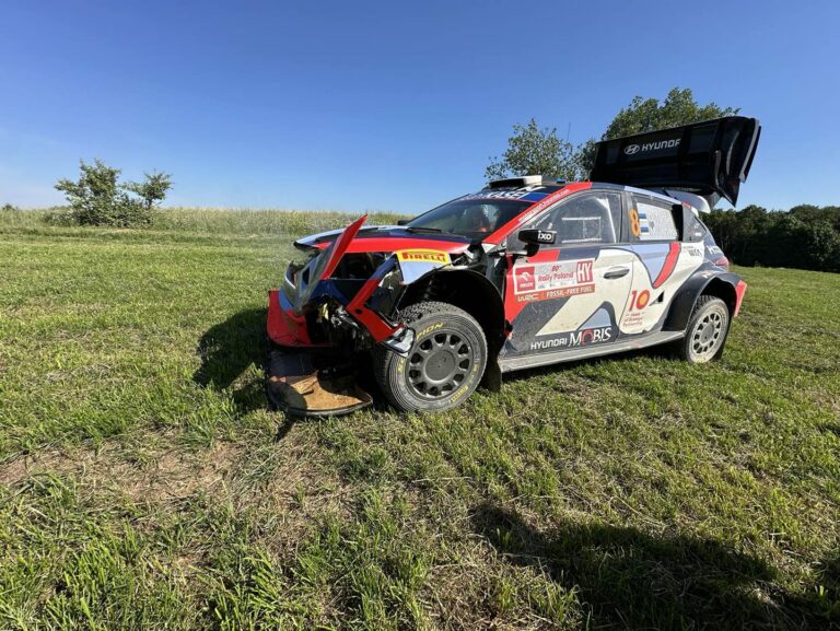 Tanak 190 km/h-val gázolt szarvast, Mikkelsen vezet Sesks előtt a Lengyel Rallyn