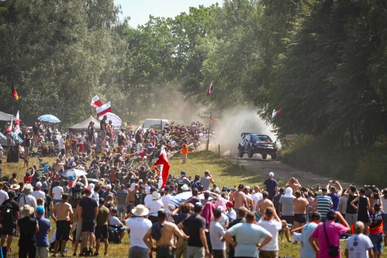 A botrány folytatódott, a szombati első szakaszon is probléma volt a nézőkkel a Lengyel Rallyn