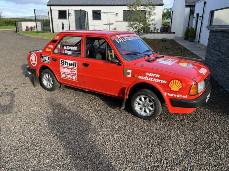 A junior világbajnok szerepet cserélt navigátorával és a magyaroknak különösen kedves autóval raliztak a hétvégén