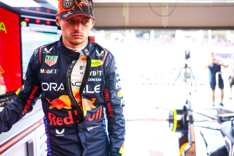 Pályán lerobbanó Verstappen és rejtőzködő Mercedesek az Osztrák Nagydíj nyitányán