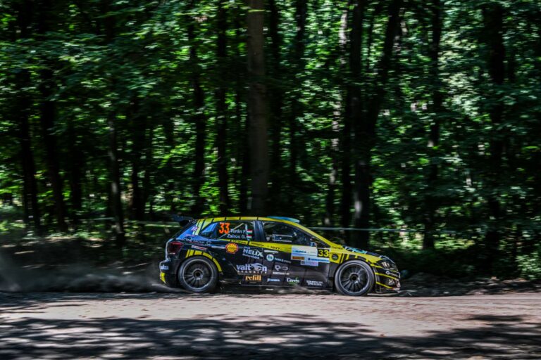 Nagy dráma a Székesfehérvár Rally második szakaszán: Turán kiesett, de Csomós is nagy bajba került.