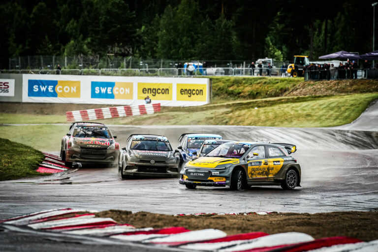 Kristoffresson dupla és magyar dobogó Höljesben