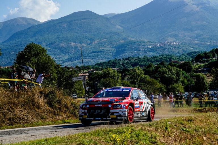 Szoros csata Crugnola mögött a Róma Rallyn, Vincze közel a pontszerző helyhez