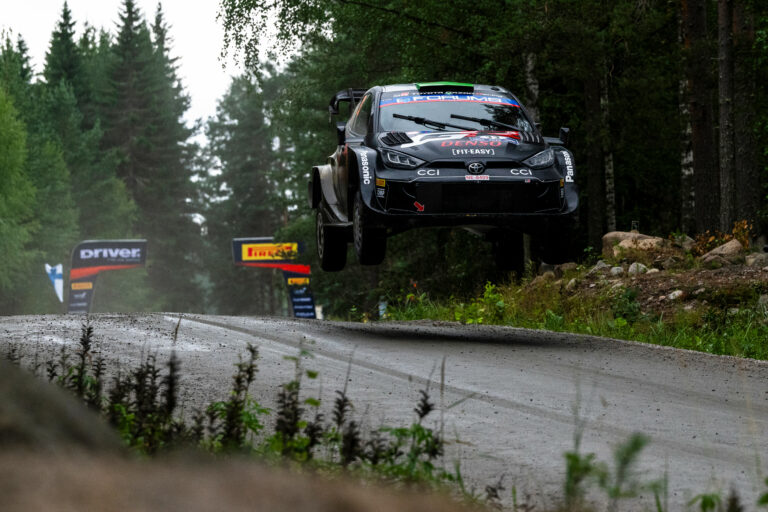 Még nagyobb bajba került Elfyn Evans a Finn Rallyn