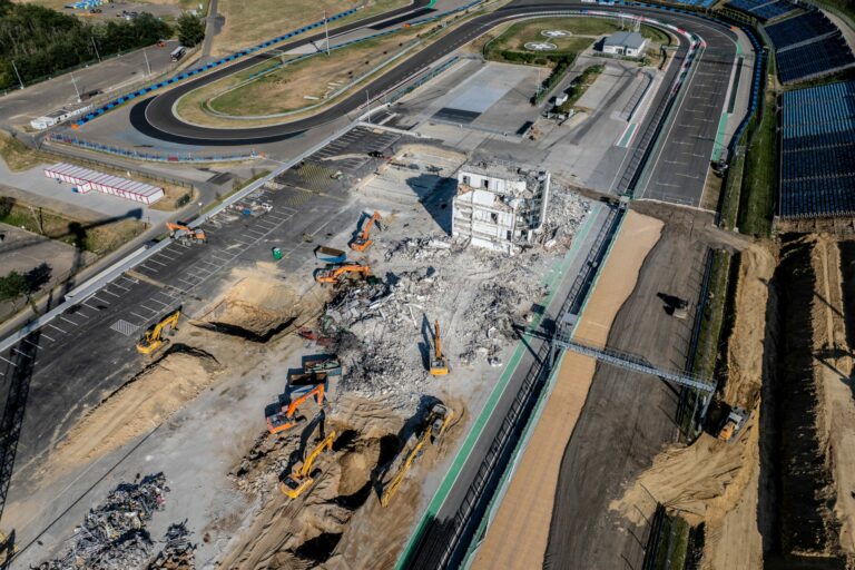 Bombatámadáshoz hasonló állapotban van a Hungaroring nem sokkal a Magyar Nagydíj után (képek)