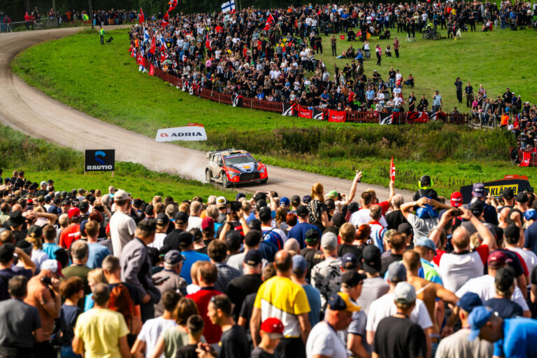 Elképesztő videók a Finn Rally leghíresebb szakaszáról!