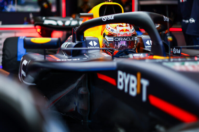 Még csak edzést rendeztek, de máris folytatódott Norris és Verstappen csatája