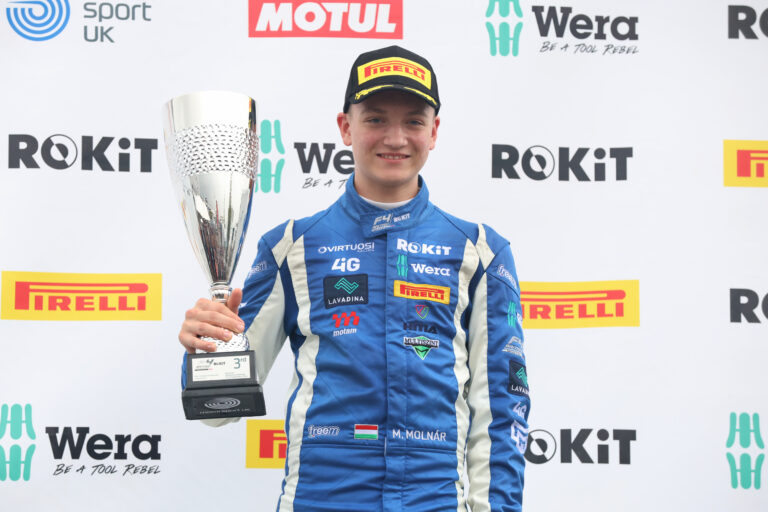 Molnár Martin átvette a vezetést az újoncok pontversenyében a brit F4-ben