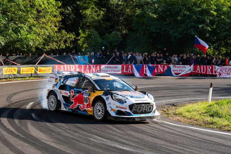 Adrien Fourmaux a RallyLegenden is odateszi magát, ahogy a magyar versenyzők is (videó)