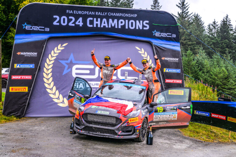 A Fiesta Rally3 Trophy győztese hátat fordít navigátorának a jutalomversenyen