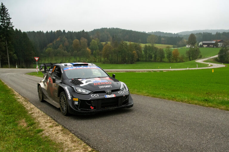 Hatalmas fordulat! Ogier kiesett a Közép-Európa Rally utolsó előtti szakaszán!