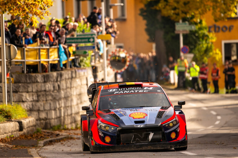 Hogyan lehet világbajnok Thierry Neuville a Közép-Európa Rallyn?