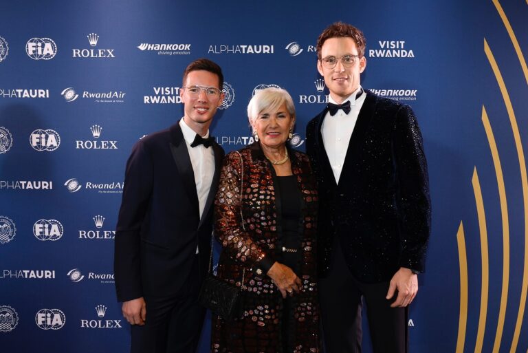 Thierry Neuville és Martijn Wydaeghe átvette a világbajnoki trófeát