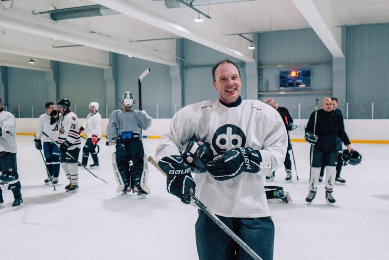 Latvala és a Toyota hokimeccsel búcsúztatta a versenyszezont