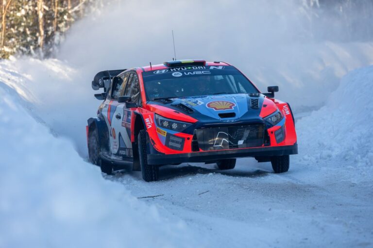Neuville először tesztelt Hankook havas gumikon