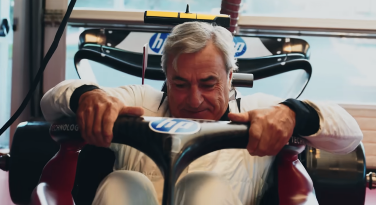 „Idegesebb vagyok, mint a Dakaron” – szenzációs videón idősebb Sainz Ferrari-tesztje