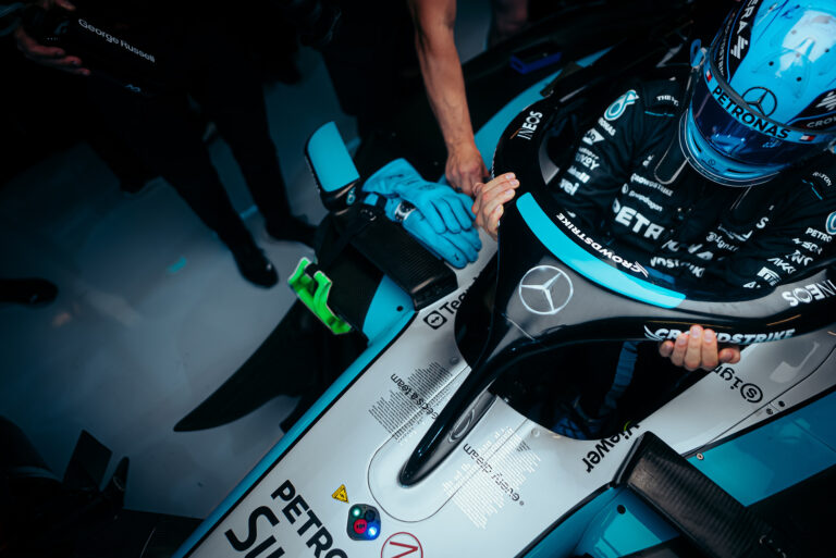 Russell mindig így viselkedhetett, csak Verstappen az első, aki ezt nem hagyta szó nélkül