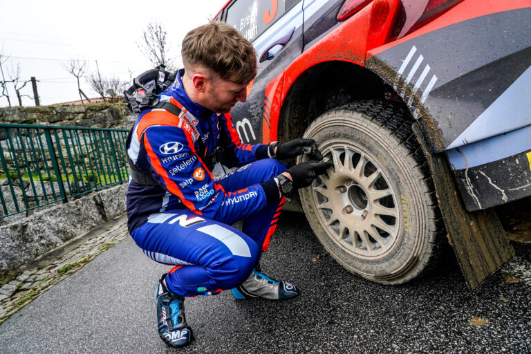 Craig Breen volt navigátora összeáll a Toyota feltörekvő pilótájával