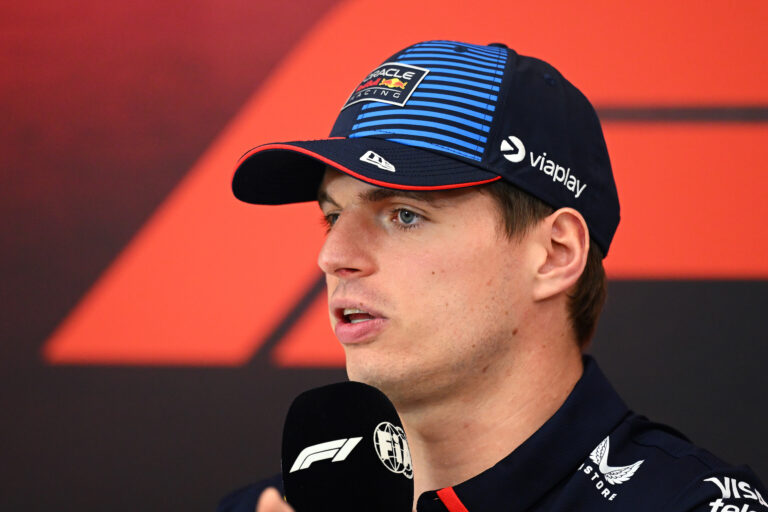 „A kibaszott fejeden foglak beletenni a falba” – Verstappen megfenyegette riválisát