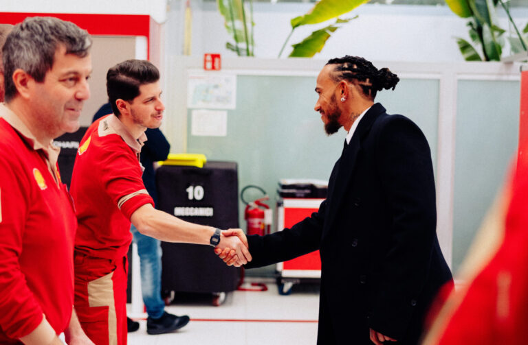 Visszatér Hamilton mellé a legkeményebben dolgozó nő, akihez valaha köze volt