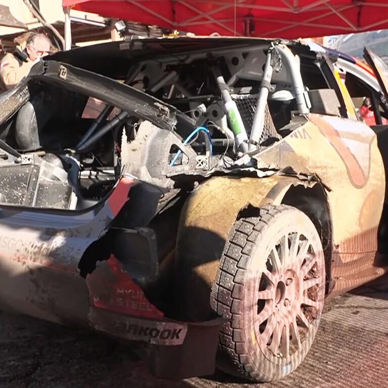 Hatalmas Hyundai-dráma az utolsó péntek délelőtti szakaszon, Evans vezeti a Montét