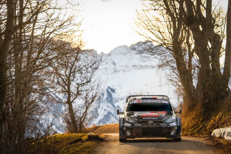 Evans forgott, Neuville ismét kicsúszott, Ogier vezet péntek este a Montén