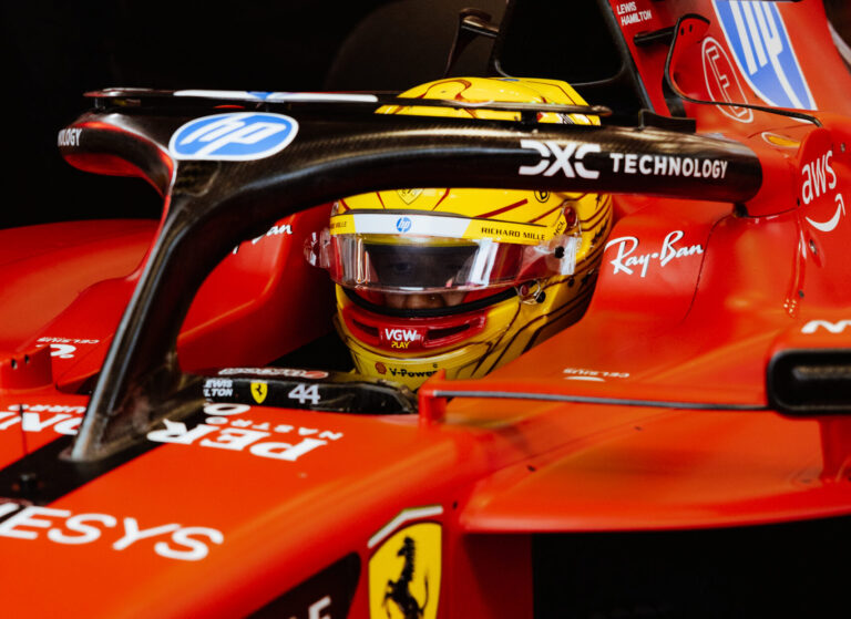 Hamilton mellett Leclerc is vezetett – ez történt pontosan a brit első ferraris tesztjén