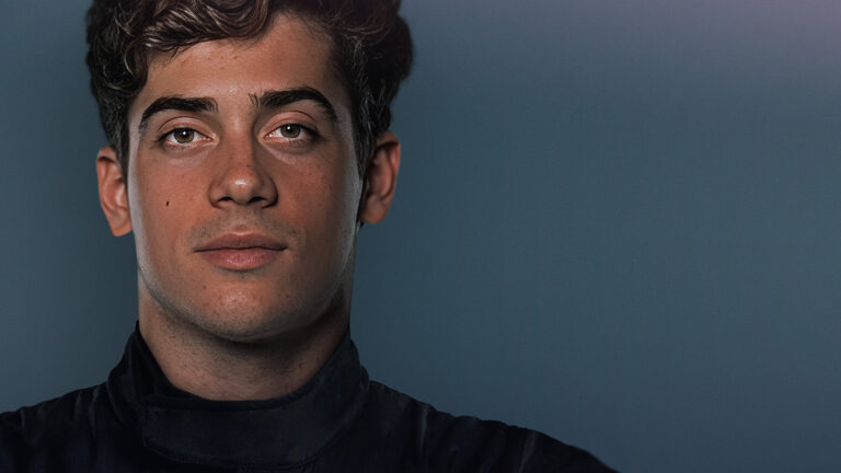 Hivatalossá vált, amit sejteni lehetett, újra versenyezhet a Briatore által támogatott pilóta