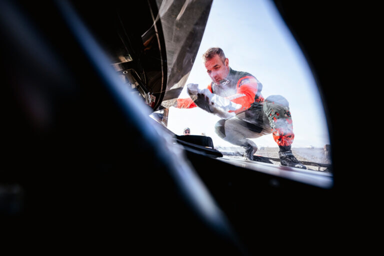 Sebastien Loeb számára is véget ért a Dakar