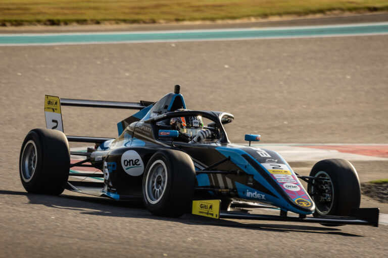 Látványos versenyzés és eddigi legjobb eredmény Molnár Martin mérlege a közel-keleti F4-ben